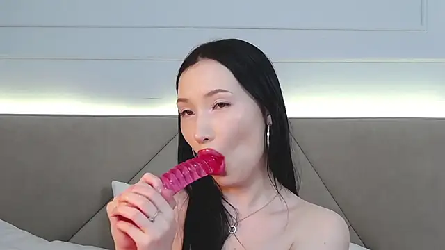 Snapshot of LeilaLow chatting on March 21, 3:13 pm LeilaLow online show from March 21, 3:13 pm