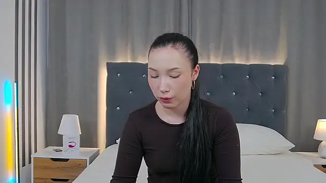 Snapshot of LeilaLow chatting on January 13, 11:48 am LeilaLow online show from January 13, 11:48 am