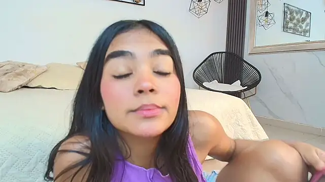 Snapshot of julieta_aguilar1 chatting on December 17, 7:26 pm julieta aguilar1 online show from December 17, 7:26 pm