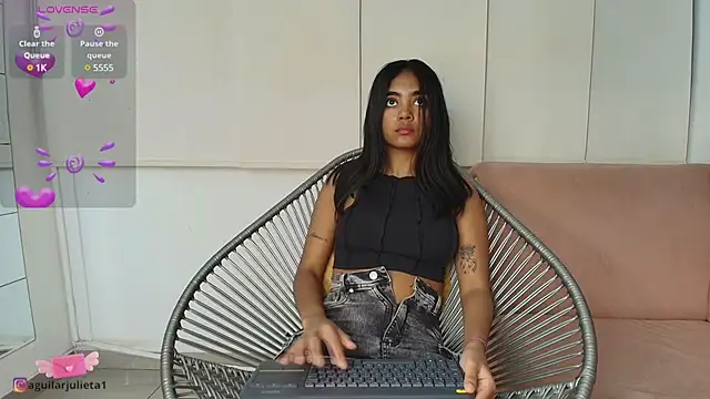 Snapshot of julieta_aguilar1 chatting on January 4, 7:23 pm julieta aguilar1 online show from January 4, 7:23 pm