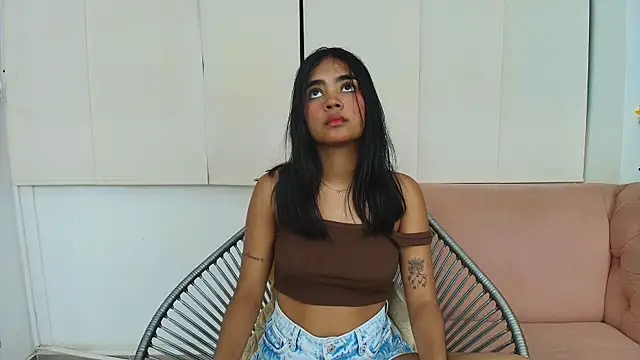 Snapshot of julieta_aguilar1 chatting on January 6, 7:24 pm julieta aguilar1 online show from January 6, 7:24 pm