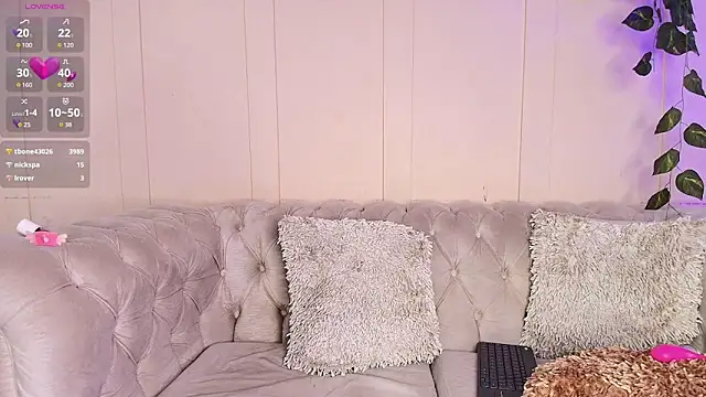 Snapshot of julieta_aguilar1 chatting on January 14, 3:36 pm julieta aguilar1 online show from January 14, 3:36 pm