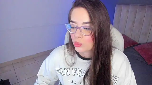 Snapshot of Charlotte_Olsen_ chatting on February 13, 12:43 pm Charlotte Olsen online show from February 13, 12:43 pm