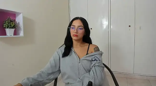 Snapshot of ASIAM_BRUNET chatting on March 13, 12:56 pm ASIAM BRUNET online show from March 13, 12:56 pm