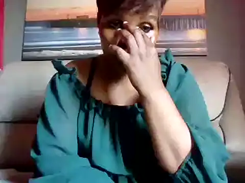 Snapshot of Honeybae82x chatting on December 15, 4:15 pm Honeybae82x online show from December 15, 4:15 pm