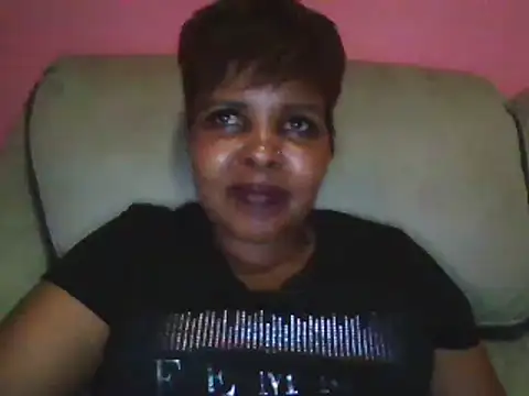 Snapshot of Honeybae82x chatting on December 20, 8:23 pm Honeybae82x online show from December 20, 8:23 pm