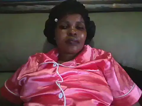 Snapshot of Honeybae82x chatting on December 21, 8:32 pm Honeybae82x online show from December 21, 8:32 pm