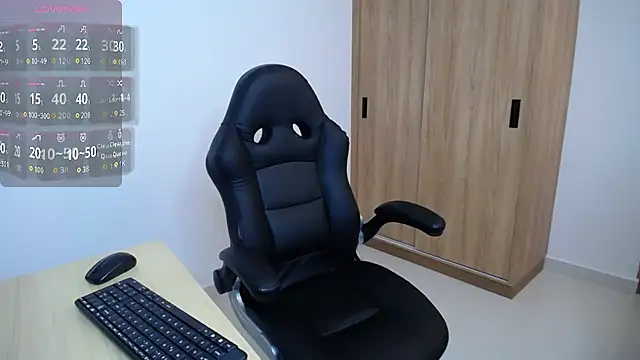 Snapshot of karoll_marquez chatting on December 3, 9:02 pm karoll marquez online show from December 3, 9:02 pm