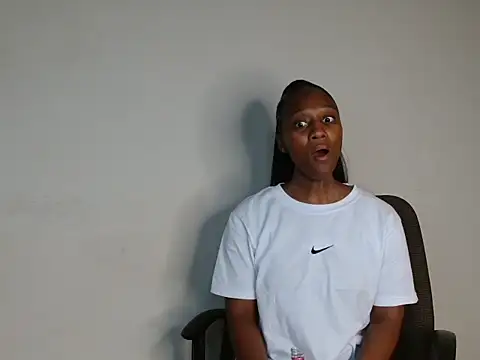 Snapshot of Lucy_Blacksilk chatting on October 31, 6:42 pm Lucy Blacksilk online show from October 31, 6:42 pm