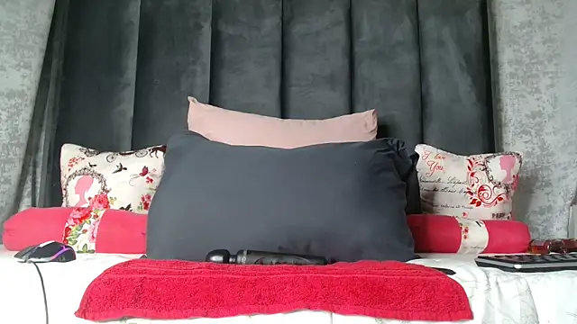 Snapshot of Lucy_Blacksilk chatting on November 7, 8:31 pm Lucy Blacksilk online show from November 7, 8:31 pm