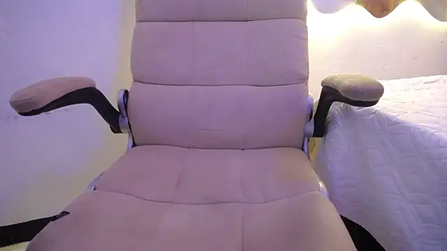 LAURA SMIITH online show from March 21, 5:21 am