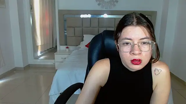 Snapshot of zoecruzz chatting on November 8, 3:12 pm zoecruzz online show from November 8, 3:12 pm