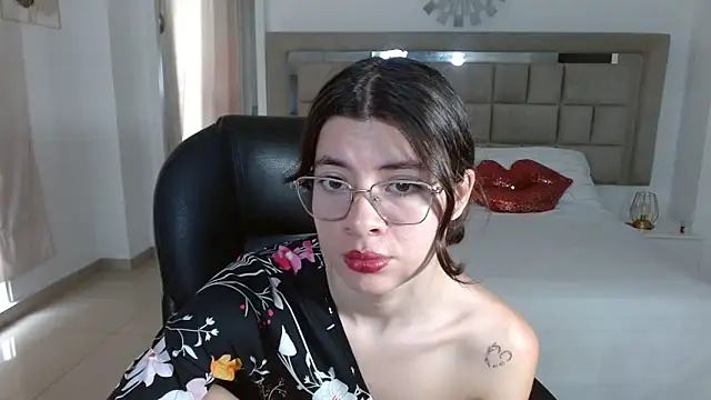 Snapshot of zoecruzz chatting on November 21, 3:22 pm zoecruzz online show from November 21, 3:22 pm