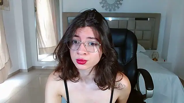 Snapshot of zoecruzz chatting on November 26, 2:51 pm zoecruzz online show from November 26, 2:51 pm