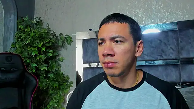 Snapshot of marc_ginale chatting on December 2, 12:43 pm marc ginale online show from December 2, 12:43 pm