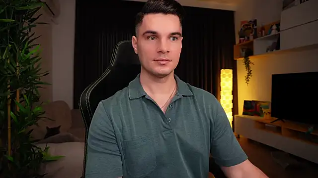 Snapshot of billypassion chatting on February 15, 8:33 am billypassion online show from February 15, 8:33 am