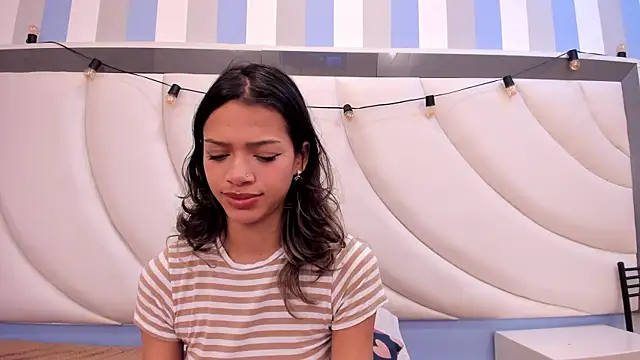 BritneyCollins online show from April 7, 1:00 pm