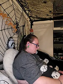 Bunny Cummings online show from October 17, 10:01 pm