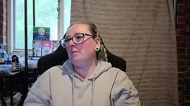 Bunny Cummings online show from May 16, 6:50 pm