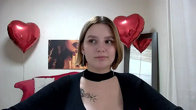 Snapshot of DianeMills chatting on February 19, 1:51 am DianeMills online show from February 19, 1:51 am