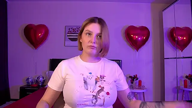 Snapshot of DianeMills chatting on February 19, 7:05 pm DianeMills online show from February 19, 7:05 pm