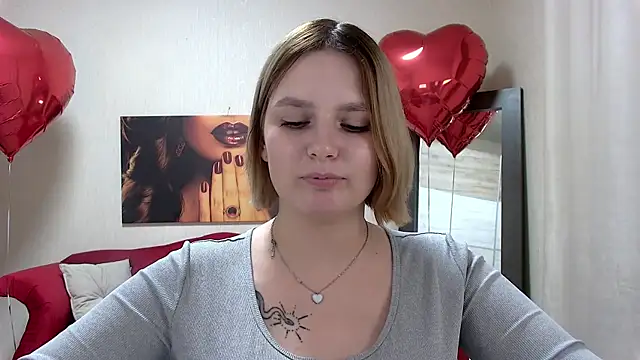 Snapshot of DianeMills chatting on February 24, 3:44 am DianeMills online show from February 24, 3:44 am