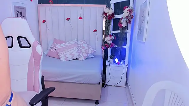 Snapshot of margot_smith_ chatting on February 27, 12:38 pm margot smith online show from February 27, 12:38 pm