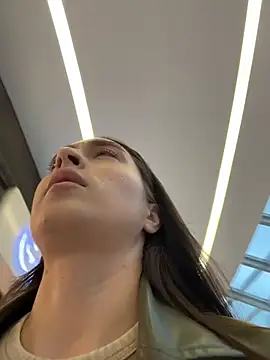 Holly Play online show from November 9, 7:06 am