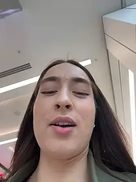 Holly Play online show from April 13, 11:59 am