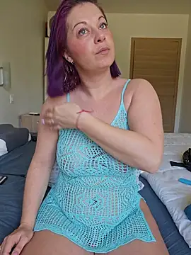 Chaudesquirt online show from March 31, 9:21 am