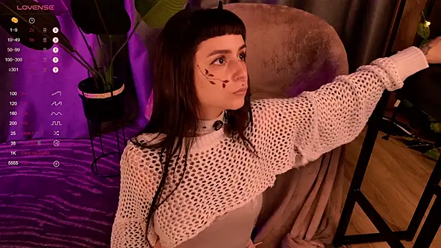 Snapshot of MichaellaMoon chatting on December 15, 9:20 pm MichaellaMoon online show from December 15, 9:20 pm