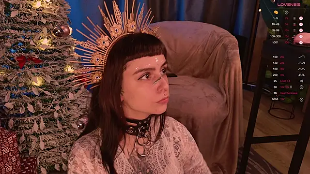 Snapshot of MichaellaMoon chatting on December 21, 1:15 am MichaellaMoon online show from December 21, 1:15 am