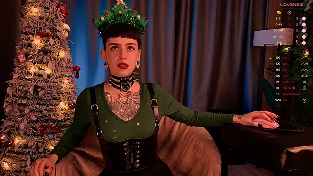 Snapshot of MichaellaMoon chatting on December 25, 9:43 pm MichaellaMoon online show from December 25, 9:43 pm