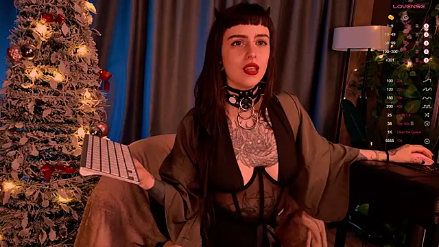 Snapshot of MichaellaMoon chatting on December 26, 11:35 pm MichaellaMoon online show from December 26, 11:35 pm