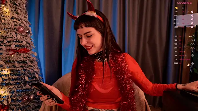 Snapshot of MichaellaMoon chatting on December 31, 11:06 pm MichaellaMoon online show from December 31, 11:06 pm