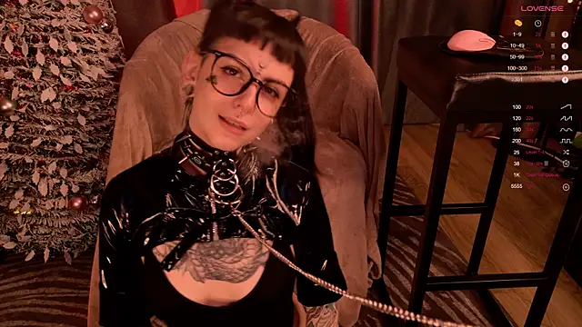 Snapshot of MichaellaMoon chatting on January 3, 2:54 am MichaellaMoon online show from January 3, 2:54 am