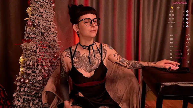 Snapshot of MichaellaMoon chatting on January 4, 12:59 am MichaellaMoon online show from January 4, 12:59 am