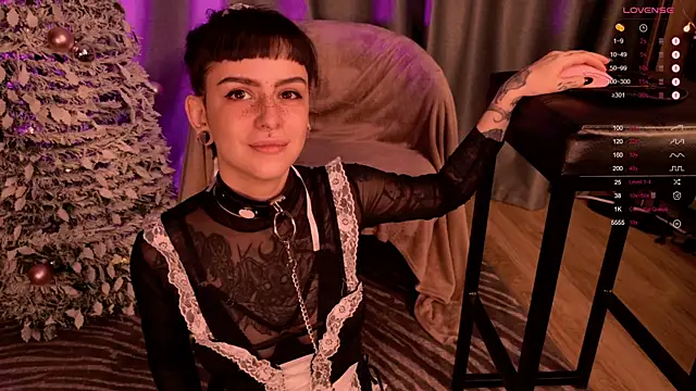 Snapshot of MichaellaMoon chatting on January 5, 12:52 am MichaellaMoon online show from January 5, 12:52 am