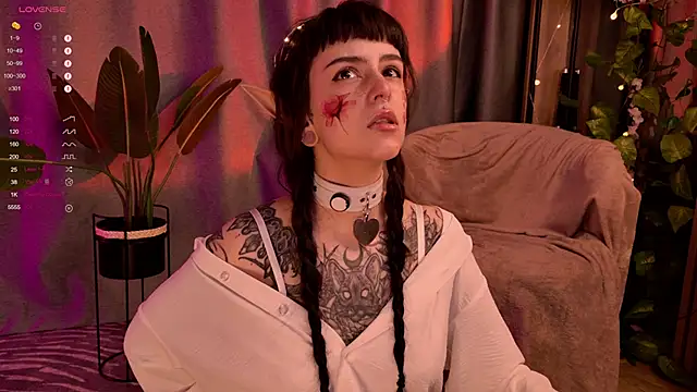 Snapshot of MichaellaMoon chatting on January 16, 8:36 pm MichaellaMoon online show from January 16, 8:36 pm