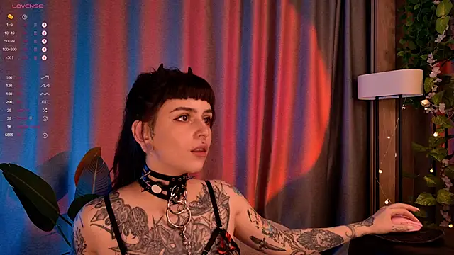 Snapshot of MichaellaMoon chatting on January 18, 12:13 am MichaellaMoon online show from January 18, 12:13 am