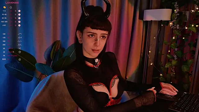 Snapshot of MichaellaMoon chatting on January 26, 10:35 pm MichaellaMoon online show from January 26, 10:35 pm