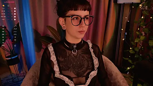 Snapshot of MichaellaMoon chatting on January 28, 1:50 am MichaellaMoon online show from January 28, 1:50 am