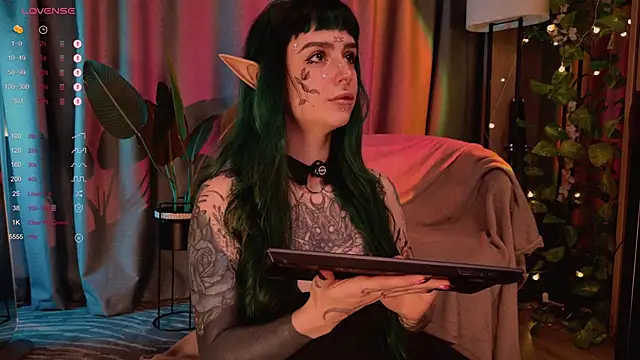 Snapshot of MichaellaMoon chatting on February 2, 5:10 am MichaellaMoon online show from February 2, 5:10 am