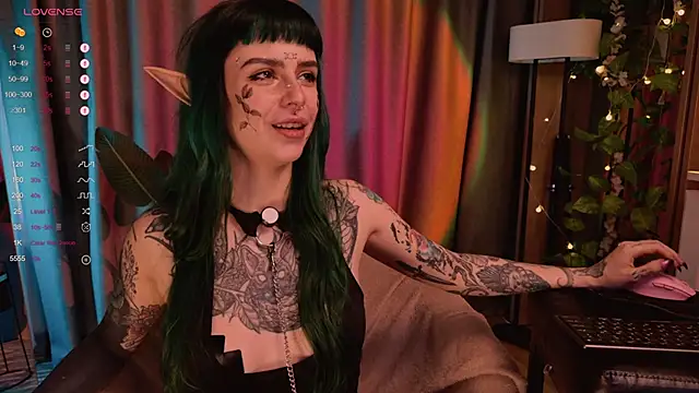 Snapshot of MichaellaMoon chatting on February 2, 11:30 am MichaellaMoon online show from February 2, 11:30 am