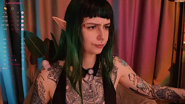 Snapshot of MichaellaMoon chatting on February 3, 8:46 am MichaellaMoon online show from February 3, 8:46 am