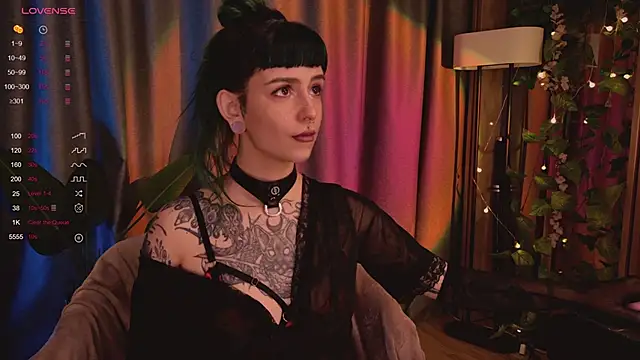 Snapshot of MichaellaMoon chatting on February 5, 10:12 pm MichaellaMoon online show from February 5, 10:12 pm