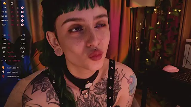 Snapshot of MichaellaMoon chatting on February 6, 4:21 am MichaellaMoon online show from February 6, 4:21 am