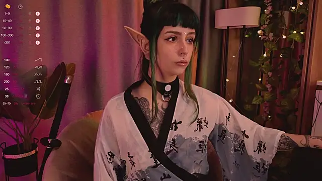 Snapshot of MichaellaMoon chatting on February 8, 11:24 pm MichaellaMoon online show from February 8, 11:24 pm