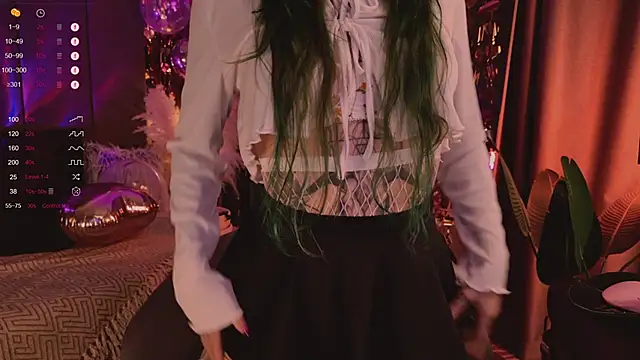 Snapshot of MichaellaMoon chatting on February 13, 4:43 am MichaellaMoon online show from February 13, 4:43 am