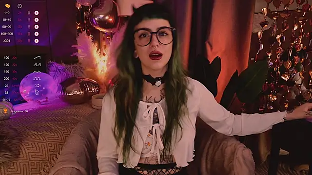 Snapshot of MichaellaMoon chatting on February 14, 8:59 pm MichaellaMoon online show from February 14, 8:59 pm